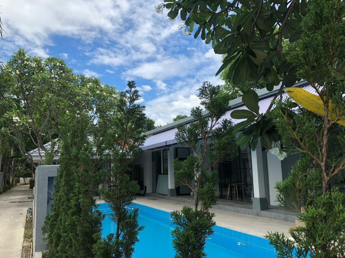 La Riva Boutique Hotel Kamphaeng Phet Exterior photo